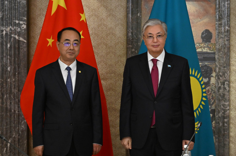 Kazakhstan's president and CRRC Corporation ink $1.3bn railway agreement 