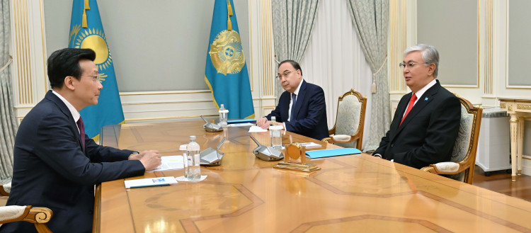 the President of Kazakhstan, Kassym-Jomart Tokayev with newly appointed Ambassador of the People's Republic of China to Kazakhstan, Zhang Xiao.