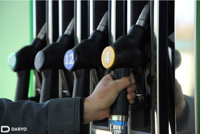 Kazakhstan extends ban on petroleum products export by road